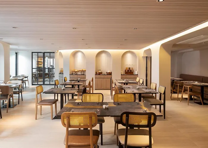 Hotel Away Sukhumvit 4*