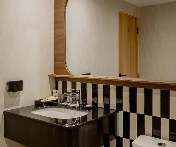 Hotel Away Sukhumvit 4*